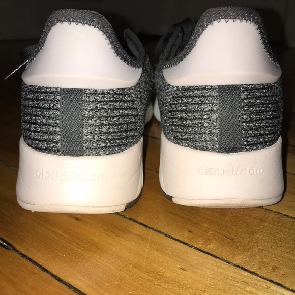 Adidas tennis shoes - Picture 6 of 6